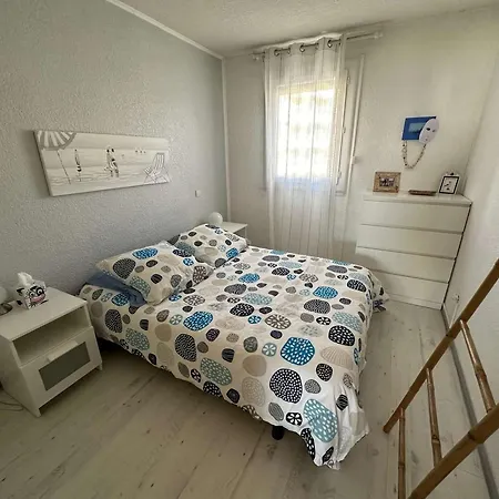Bel 3 Pieces En Front De Avec Wifi, Parking, 2 Chambres, Quartier Couchant - Fr-1-328-242 Apartment *